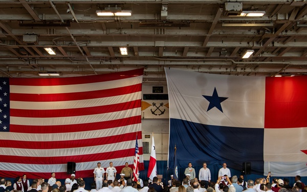 Nimitz Hosts Panamanian Distinguished Visitors