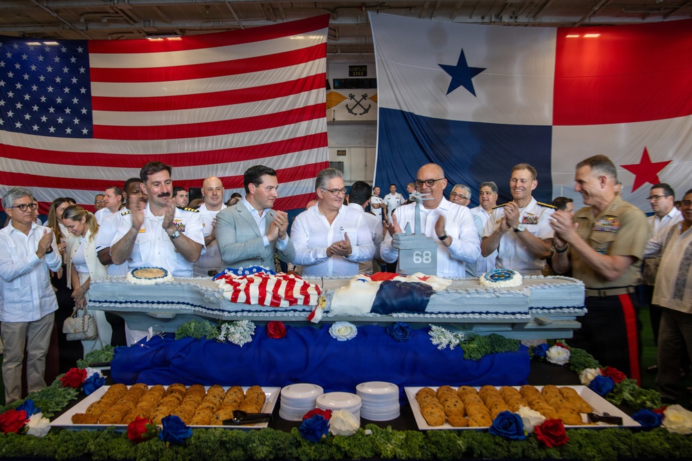 Nimitz Hosts Panamanian Distinguished Visitors