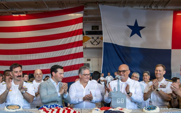 Nimitz Hosts Panamanian Distinguished Visitors