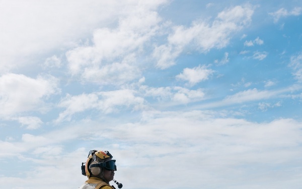 11th MEU Marines, Sailors conduct flight deck operations aboard USS Portland