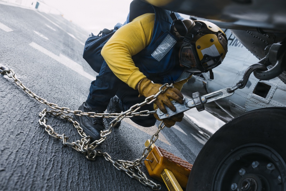 11th MEU Marines, Sailors conduct flight deck operations aboard USS Portland