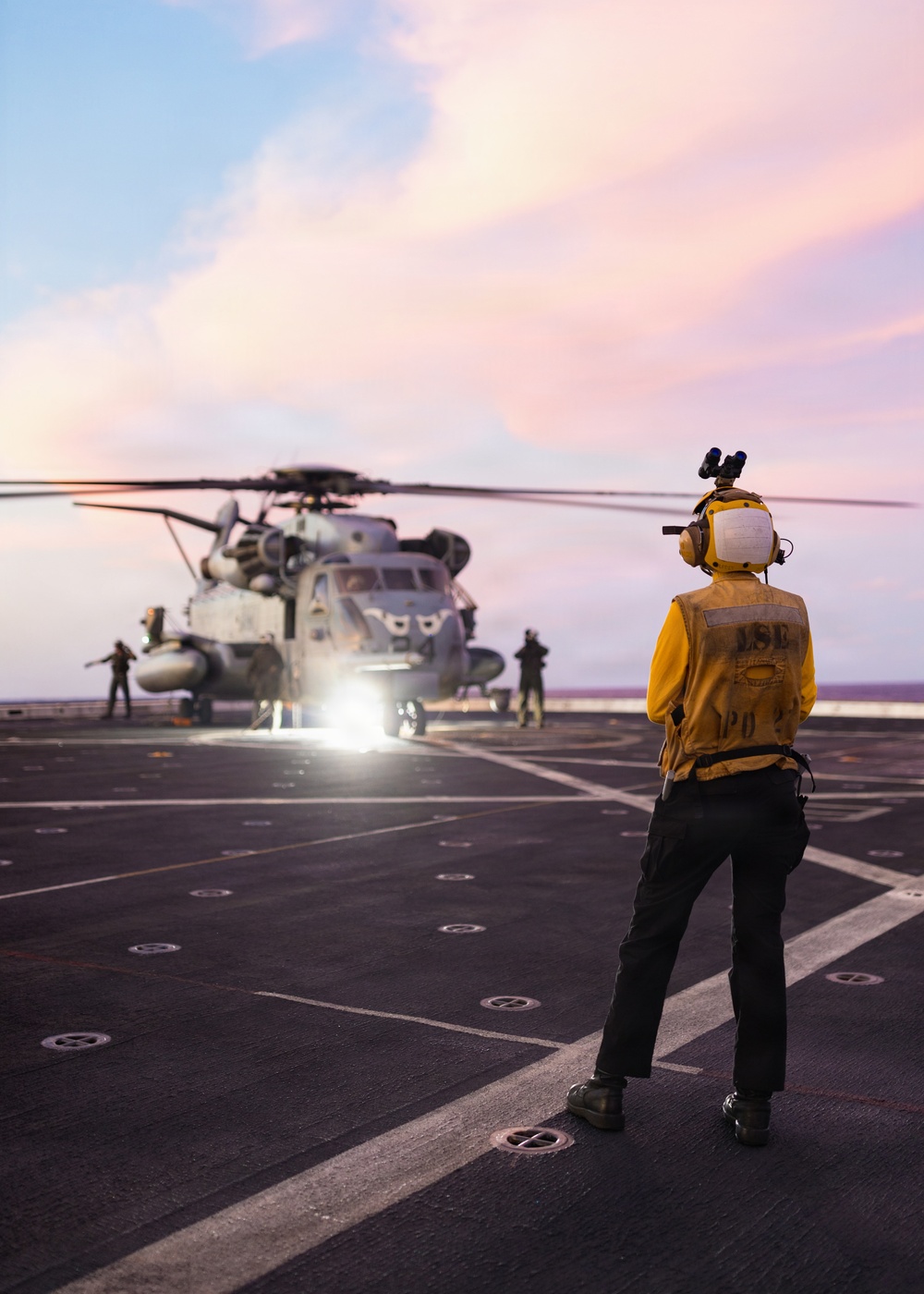 11th MEU Marines, Sailors conduct flight deck operations aboard USS Portland