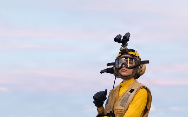 11th MEU Marines, Sailors conduct flight deck operations aboard USS Portland