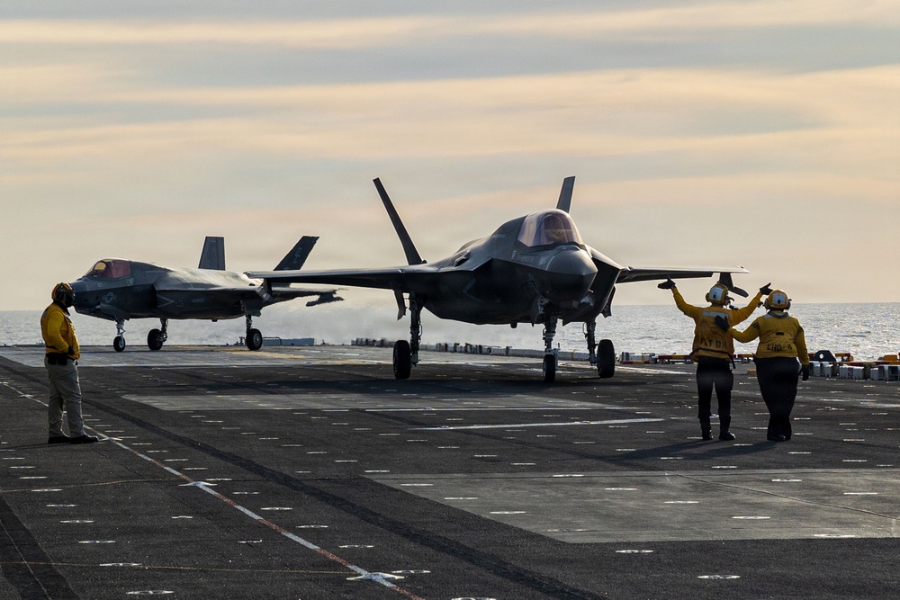 11th MEU Marines, Sailors Conduct Deck Landing Qualifications Aboard USS Boxer