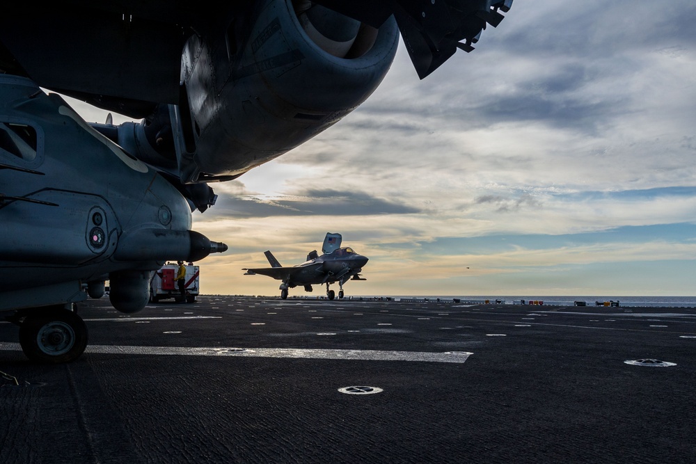 11th MEU Marines, Sailors Conduct Deck Landing Qualifications Aboard USS Boxer