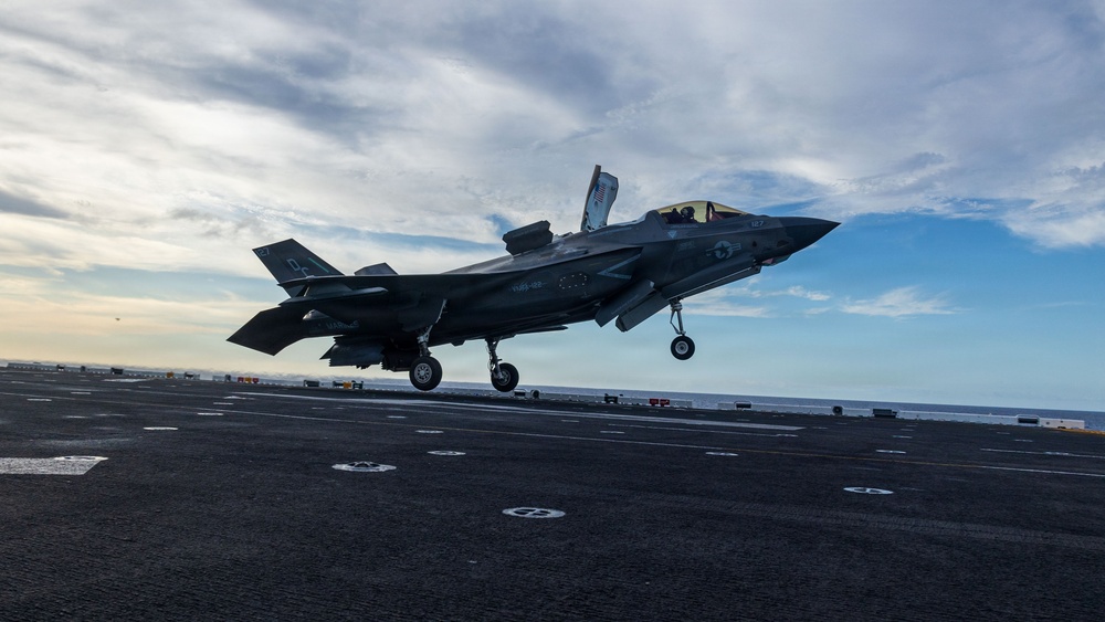 11th MEU Marines, Sailors Conduct Deck Landing Qualifications Aboard USS Boxer