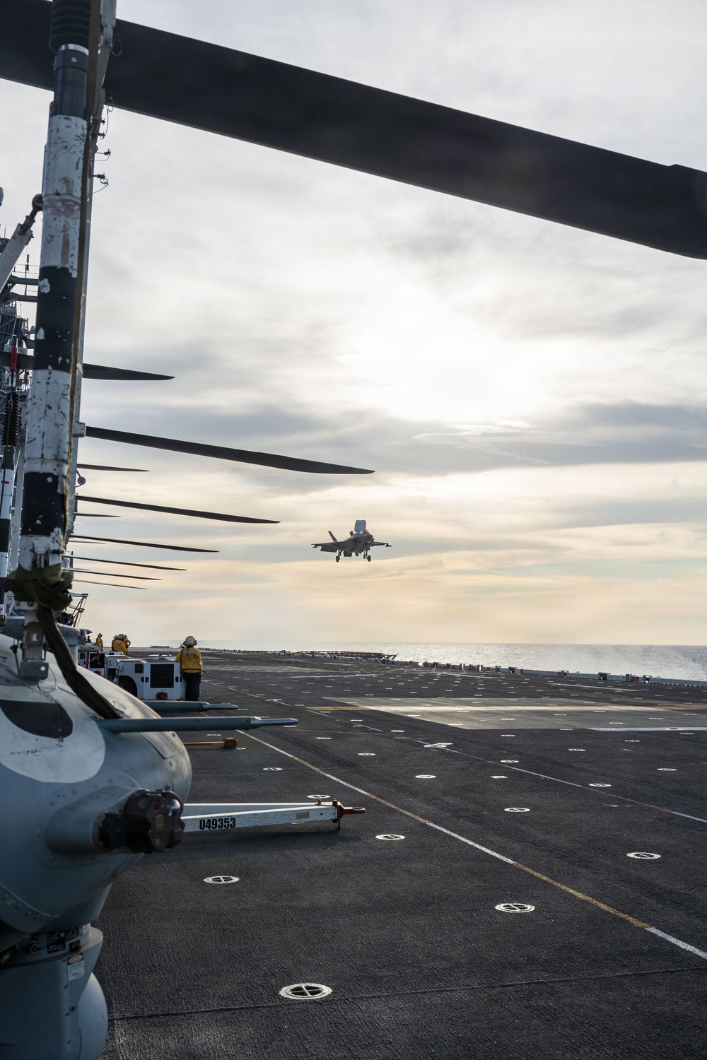 11th MEU Marines, Sailors Conduct Deck Landing Qualifications Aboard USS Boxer