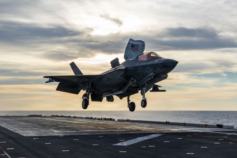 11th MEU Marines, Sailors Conduct Deck Landing Qualifications Aboard USS Boxer