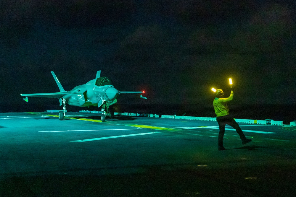 11th MEU Marines, Sailors Conduct Deck Landing Qualifications Aboard USS Boxer