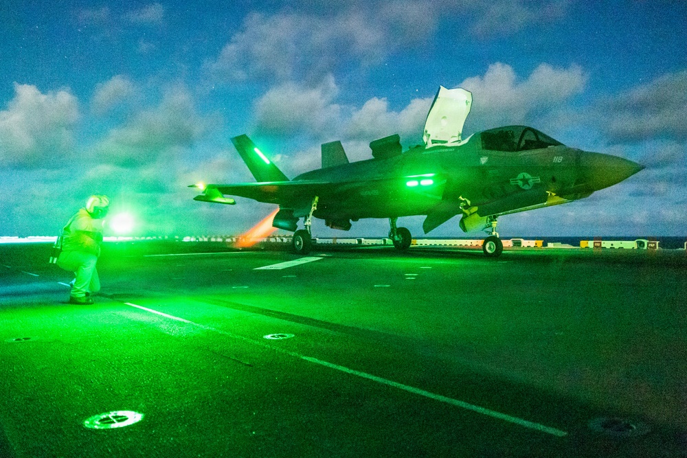 11th MEU Marines, Sailors Conduct Deck Landing Qualifications Aboard USS Boxer