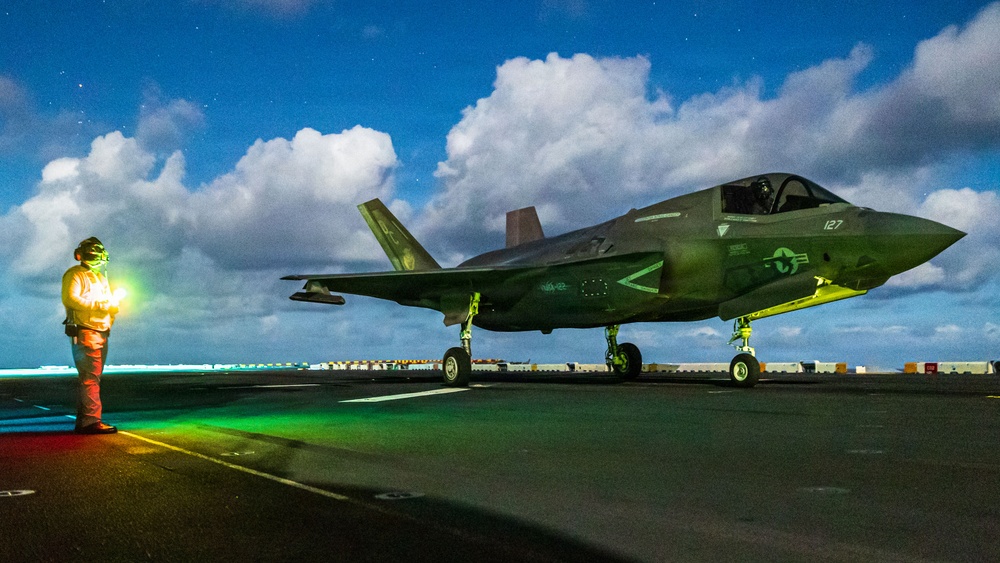 11th MEU Marines, Sailors Conduct Deck Landing Qualifications Aboard USS Boxer