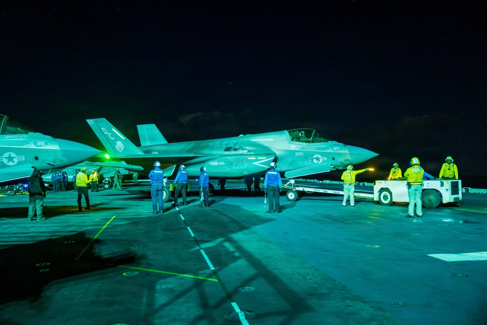11th MEU Marines, Sailors Conduct Deck Landing Qualifications Aboard USS Boxer