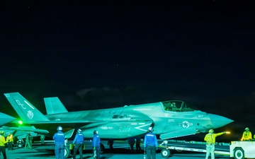 11th MEU Marines, Sailors Conduct Deck Landing Qualifications Aboard USS Boxer