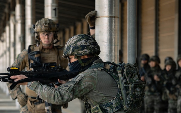 U.S. Marines Conduct Bilateral Live Fire During KMEP 26.1
