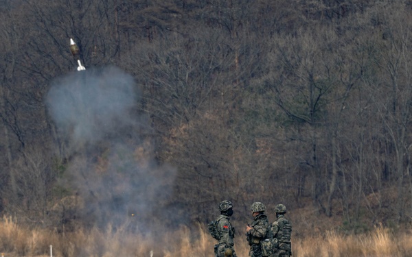 U.S. Marines and ROK Marines Fire Mortars During KMEP 26.1