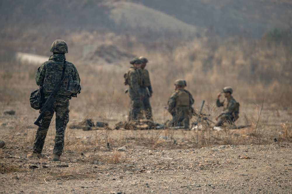 U.S. Marines and ROK Marines Fire Mortars During KMEP 26.1