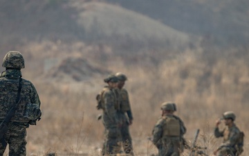 U.S. Marines and ROK Marines Fire Mortars During KMEP 26.1