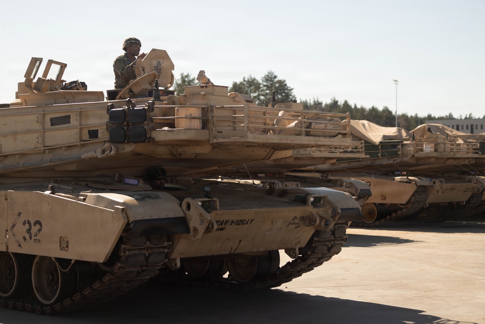 1-12 Cav trade knowledge with NATO partner on M1A2 Abrams