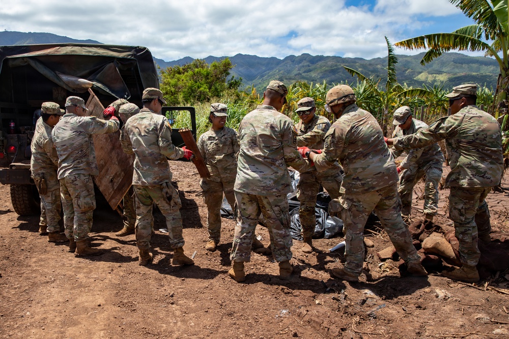 Hawaii National Guard assists Waialua community with flood debris removal