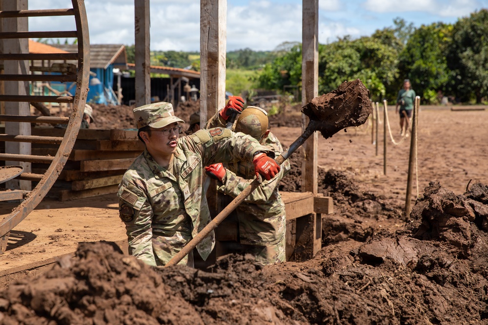 Hawaii National Guard assists Waialua community with flood debris removal