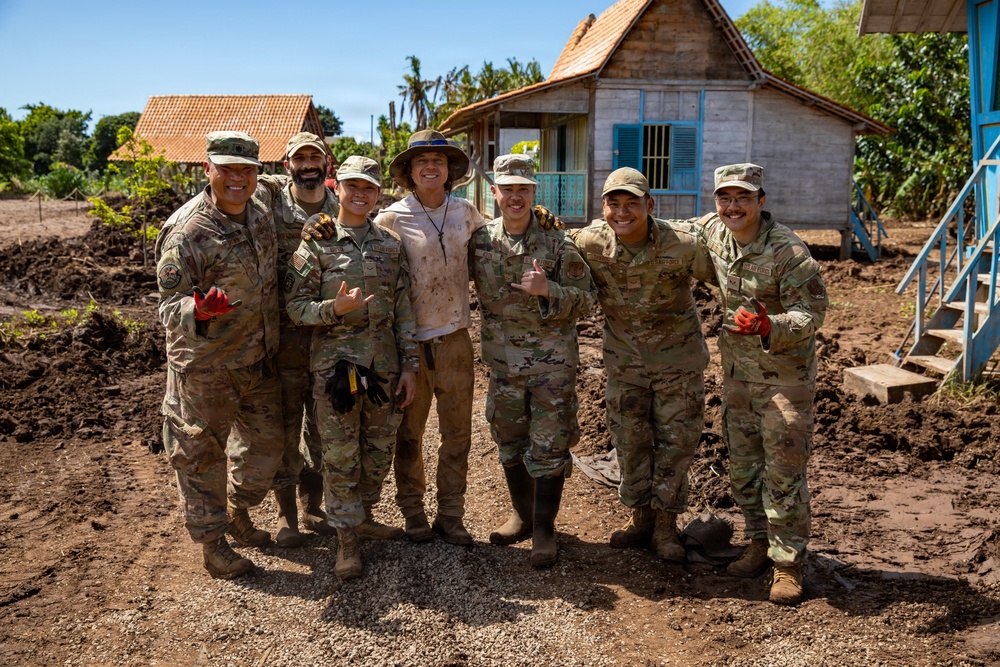 Hawaii National Guard assists Waialua community with flood debris removal