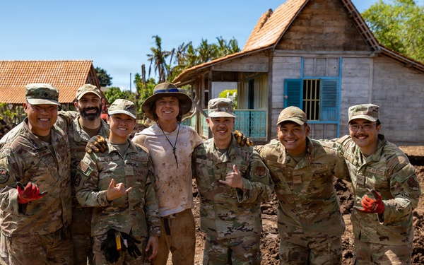Hawaii National Guard assists Waialua community with flood debris removal