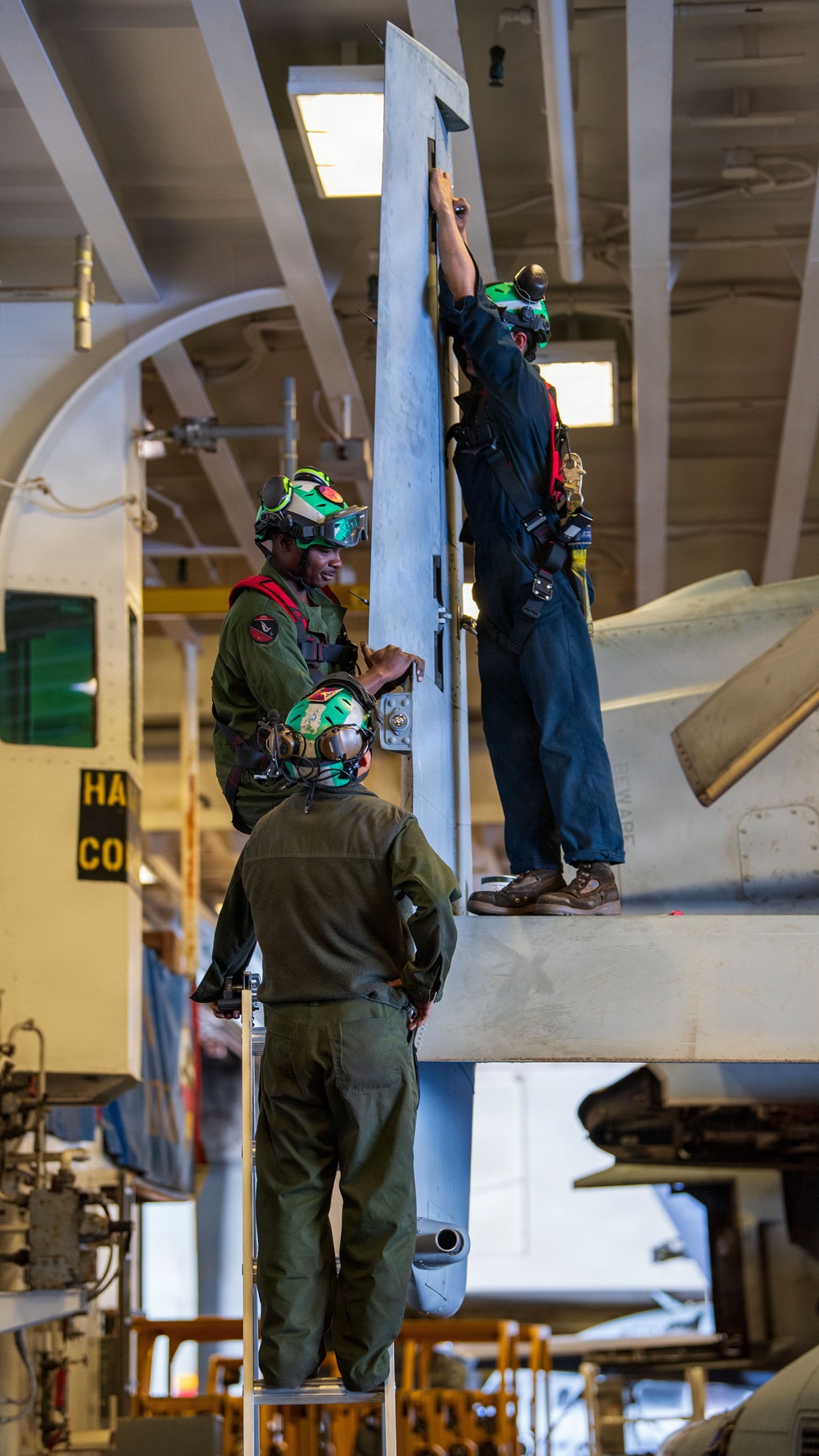 Boxer, 11th MEU Marines Conduct Maintenance and Drills