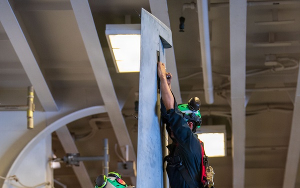 Boxer, 11th MEU Marines Conduct Maintenance and Drills