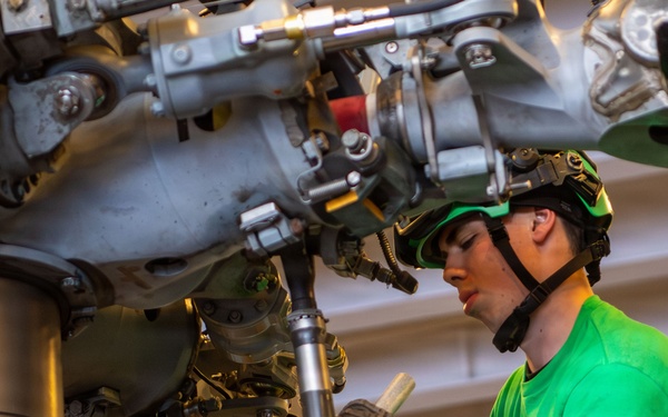 Boxer Marines, Sailors Conduct Maintenance Checks