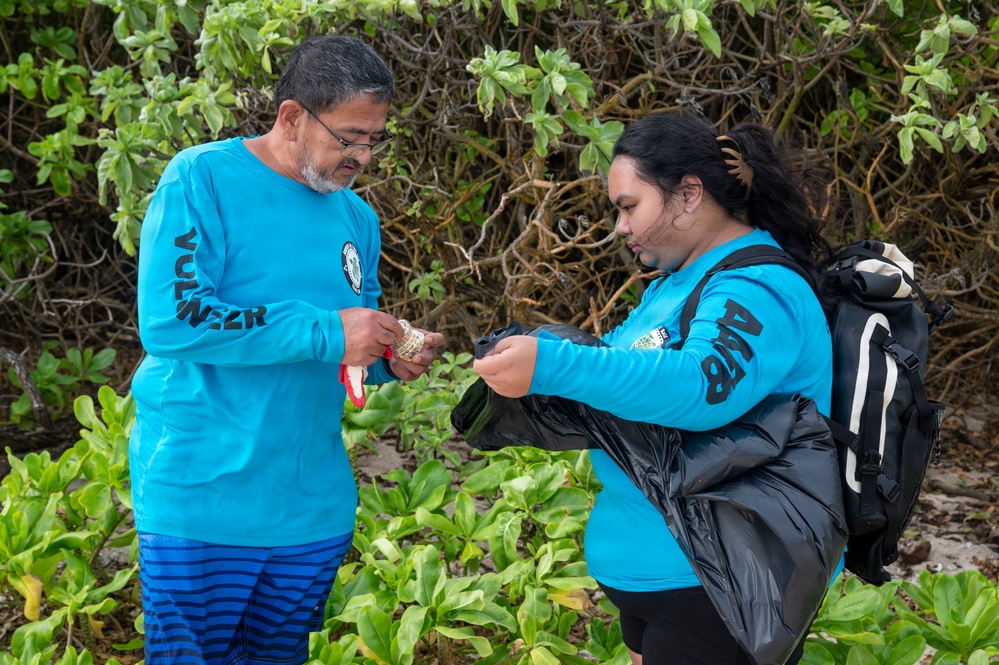 Team Andersen helps restore critical habitat during beach cleanup