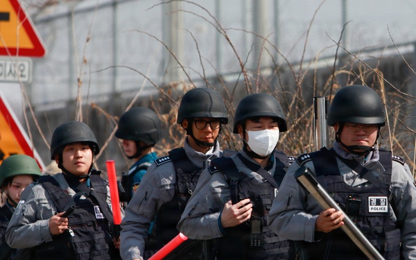 ROK SWAT, U.S Army Garrison Humphrey's personnel conduct joint EOD training