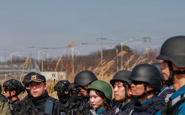ROK SWAT, U.S Army Garrison Humphrey's personnel conduct joint explosive training
