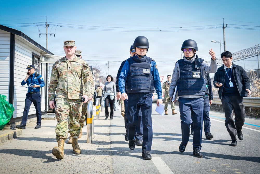 ROK SWAT, U.S Army Garrison Humphrey's personnel conduct joint explosive training