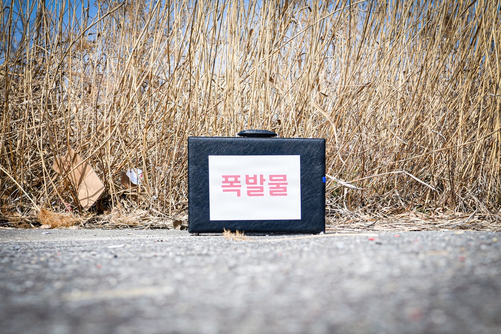 ROK SWAT, U.S Army Garrison Humphrey's personnel conduct joint explosive training