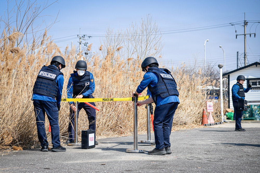 ROK SWAT, U.S Army Garrison Humphrey's personnel conduct joint explosive training
