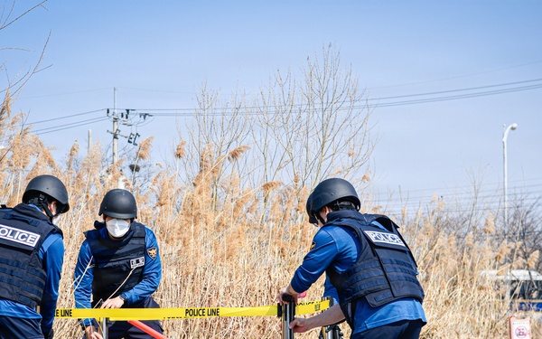 ROK SWAT, U.S Army Garrison Humphrey's personnel conduct joint explosive training
