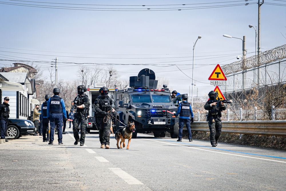 ROK SWAT, U.S Army Garrison Humphrey's personnel conduct joint explosive training