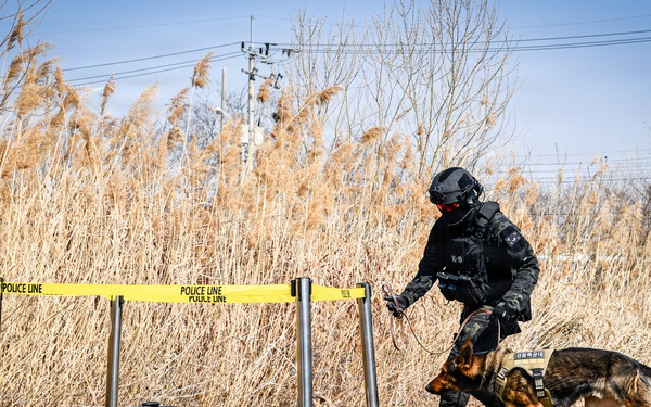 ROK SWAT, U.S Army Garrison Humphrey's personnel conduct joint explosive training