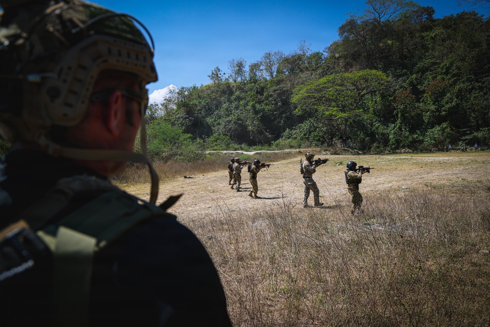Tactical Movement Exercise with Special Forces-El Salvador