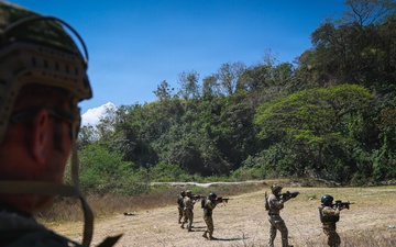Tactical Movement Exercise with Special Forces-El Salvador