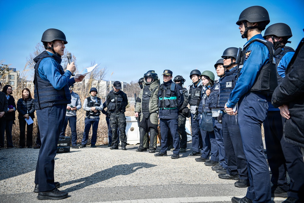 ROK SWAT, U.S Army Garrison Humphrey's personnel conduct joint explosive training