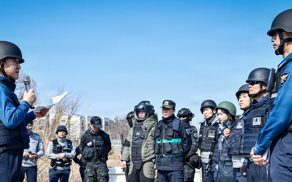 ROK SWAT, U.S Army Garrison Humphrey's personnel conduct joint explosive training