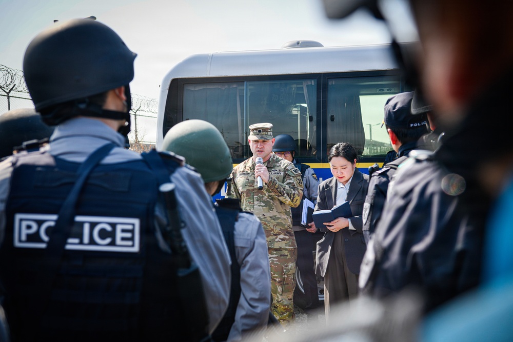 ROK SWAT, U.S Army Garrison Humphrey's personnel conduct joint explosive training