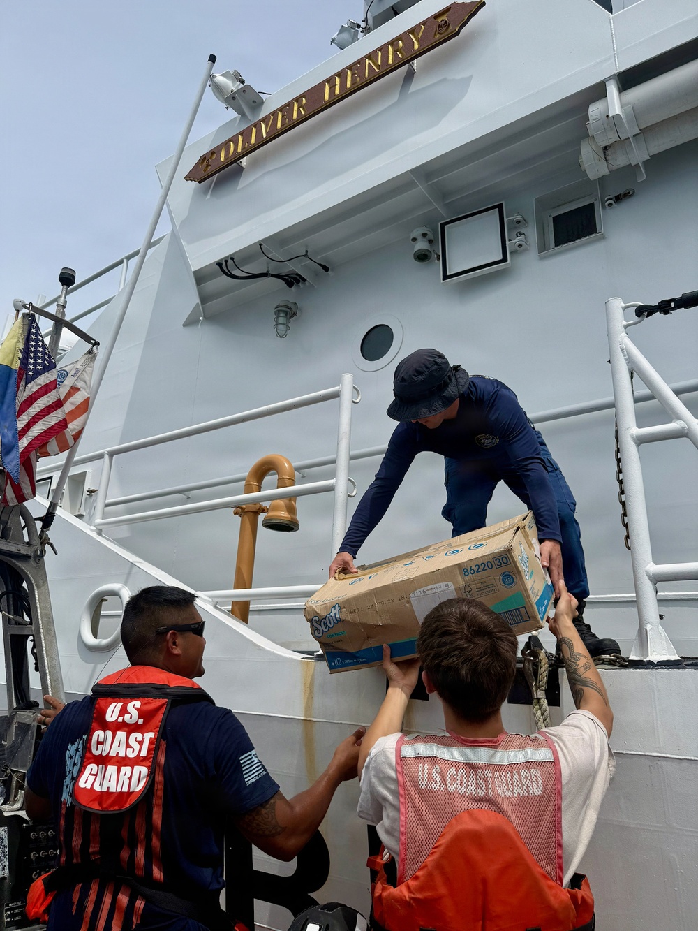 USCGC Oliver Henry visits Kapingamarangi