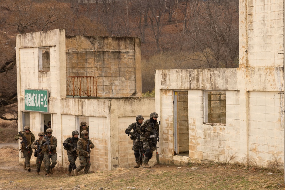KMEP 26.1 | U.S. Marines with 12th LCT and ROK Marines Exchange Urban Operations Tactics