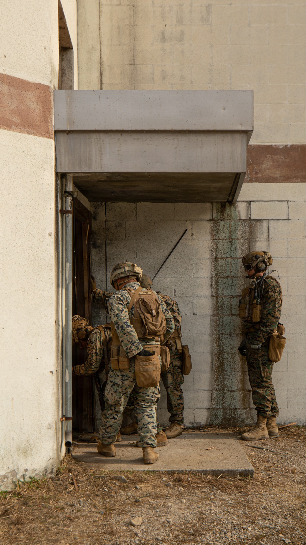 U.S. and ROK Marines Conduct Military Operations on Urban Terrain Training