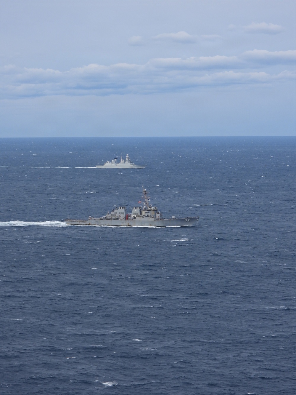 USS Mahan (DDG 72) Sails with Italian Navy