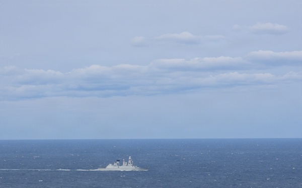 USS Mahan (DDG 72) Sails with Italian Navy