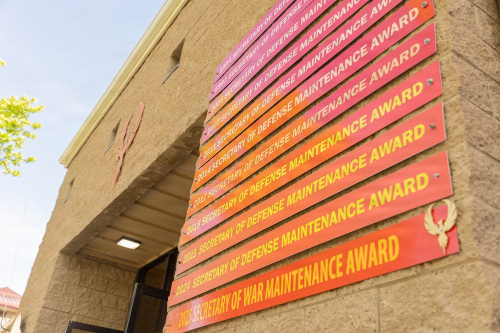 1st Maint. Bn., 1st MLG, is Awarded the 2025 Secretary of War Phoenix Award for Maintenance Excellence