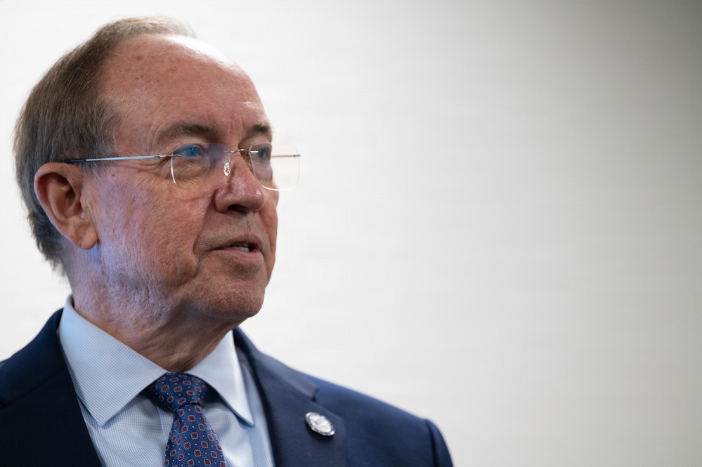 Retired U.S. Air Force Lt. Gen. David Deptula speaks to ALS